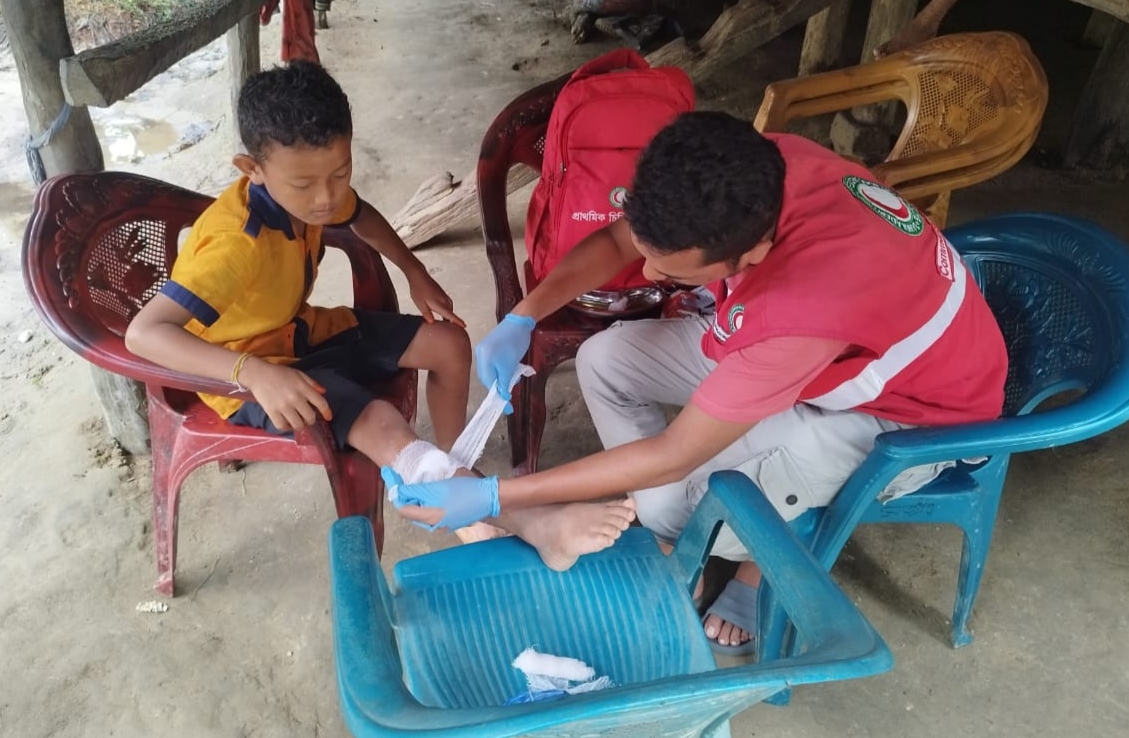 BDRCS1's tweet photo. #WorldFirstAidDay_2024

@BDRCS1
celebrates the day, highlighting the tagline “First Aid &amp; Sports” in #CoxsBazar. #CBHFA_Volunteers have been providing #FirstAid in any disaster to the camp &amp; local communities.
@ifrc
@JRCS_PR
@danskrodekors
@QRCS
@RotesKreuz_CH https://t.co/LyYemRJxtD