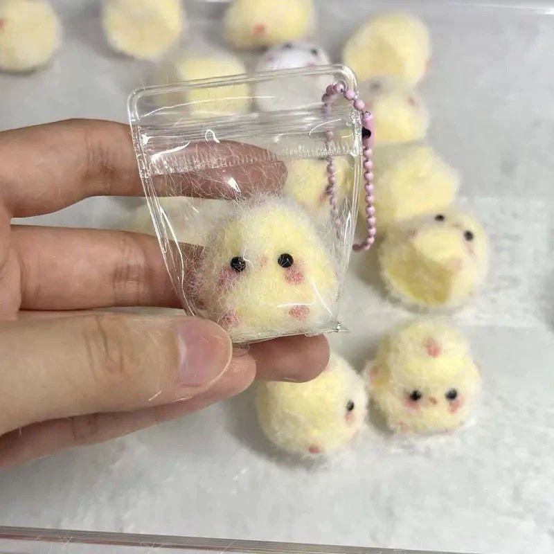 kat_07z's tweet photo. WTS Gantungan Taba Squishy anak ayam 25k "masih di WH-china

Arrived kemungkinan 25.9 " udh bisa di co sama pihak ku 

Boleh dp 15k ✅
Dom Tanggerang 📍

#wts #wtb #gantungan #squisy #taba https://t.co/zys3Wqqw9f