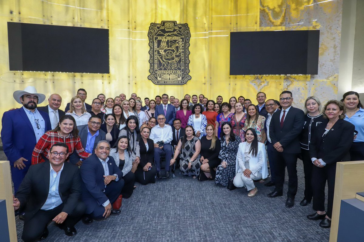 📢 Les quiero compartir un resumen de lo que nos tocó vivir el día de hoy:

Luego de asistir a la última sesión de la LXI Legislatura del <a href="/CongresoPue/">H. Congreso de Puebla</a>, nos acompañaron diputadas y diputados a un recorrido en obras clave para el futuro de #PUEBLA. 

🧱 Iniciamos con la colocación