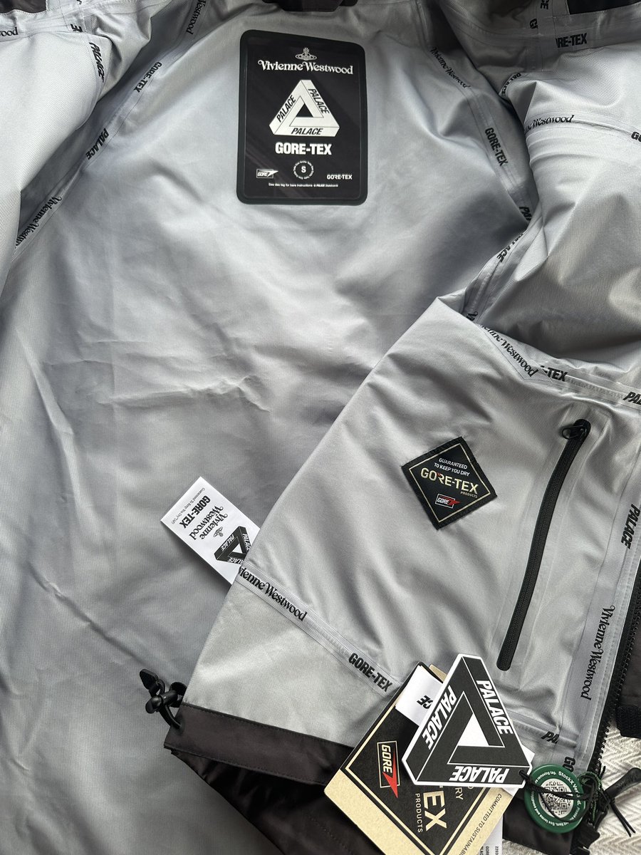 PALACE VIVIENNE WESTWOOD GORE-TEX JACKET MONO PRINT Sサイズ 身幅が