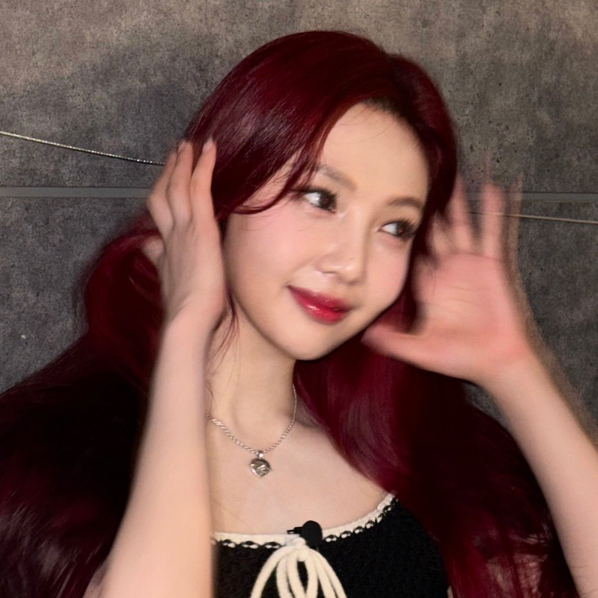 hwafecito's tweet photo. ok, but we all agree that in the next comeback of red velvet joy should stay red haired, she is the only idol who looks good in red...is so hot, cunty, pretty and girly
#JOY #RedVelvet #RedVelvetComeback https://t.co/bQHxTzoBGi