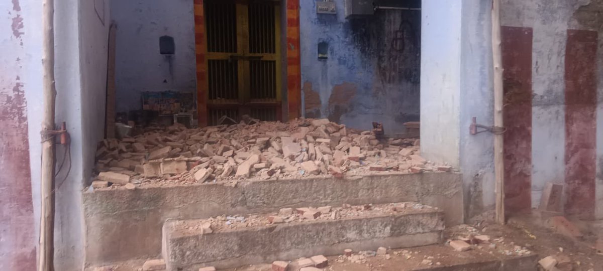 M_Lekhi's tweet photo. Just came to know that the roof of the 800 year old Mahadeshwara temple in Thiruchitrambalam village of Tenkasi district has completely collapsed. The locals have complained that despite submitting repeated requests to the govt authorities managing the temple, no steps were taken for its preservation and maintenance. 

This centuries old temple believed to have been constructed by Kulasekara Pandyan requires immediate attention, which the anti-sanatan DMK government seems to be refusing. 

https://t.co/aOJ1OaJZH6
