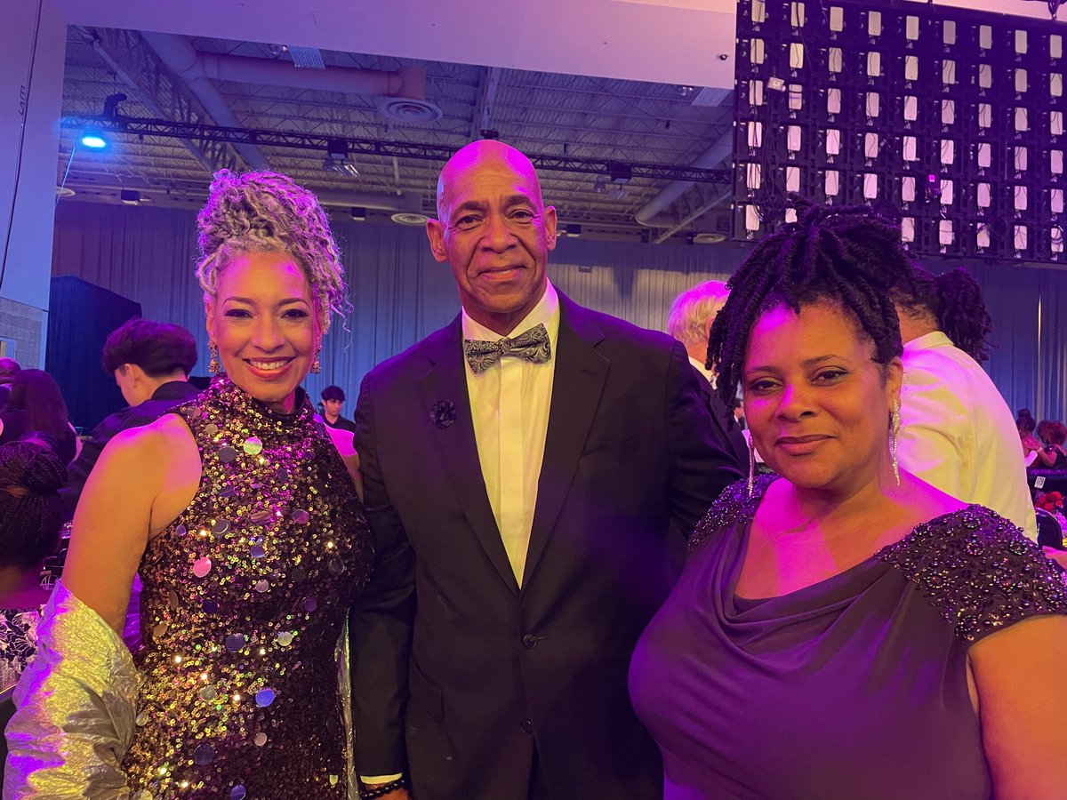 LLacasseACSCAN's tweet photo. A fabulous night @CBCFInc #CBCFALC Phoenix Awards! Wonderful being with so many advocates in our work to reduce the cancer burden! A great time with outstanding @ACSCAN board leaders @kayjayl41,@DrWinkfield, & Dave Ford, @AmericanCancer's @TawanaTJohnson & Rep. Ed Towns. https://t.co/pVQKDVahUo