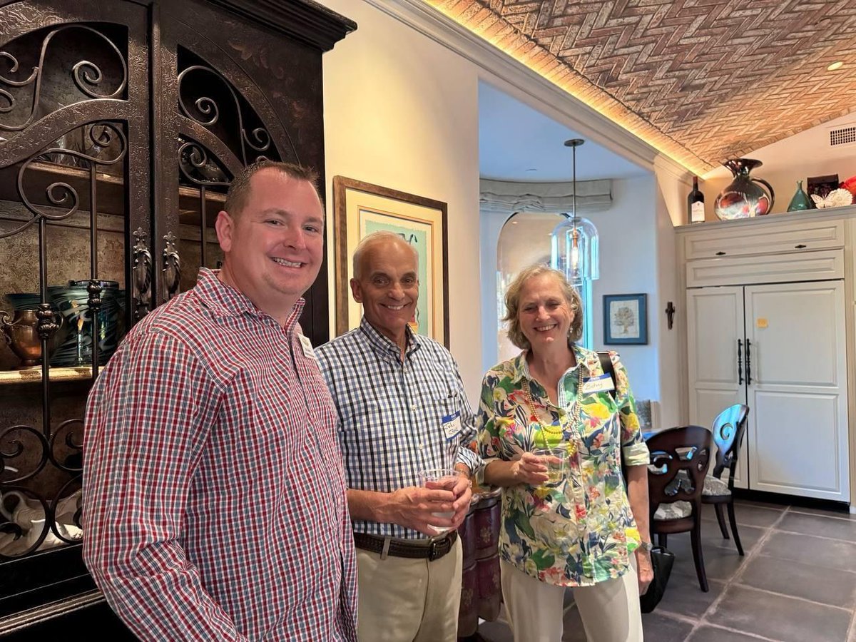 UncorkedMG's tweet photo. We had an inspiring and fun time at the @CCC_Chamber mixer! Our thanks to Lucy Dickens Fine Art for opening your beautiful home &amp; #artstudio to our spirited group! Check out the annual Hidden in the Hills Studio Tour this November. 

#chamberstrong #fineart #getuncorked https://t.co/j453SwtOG0