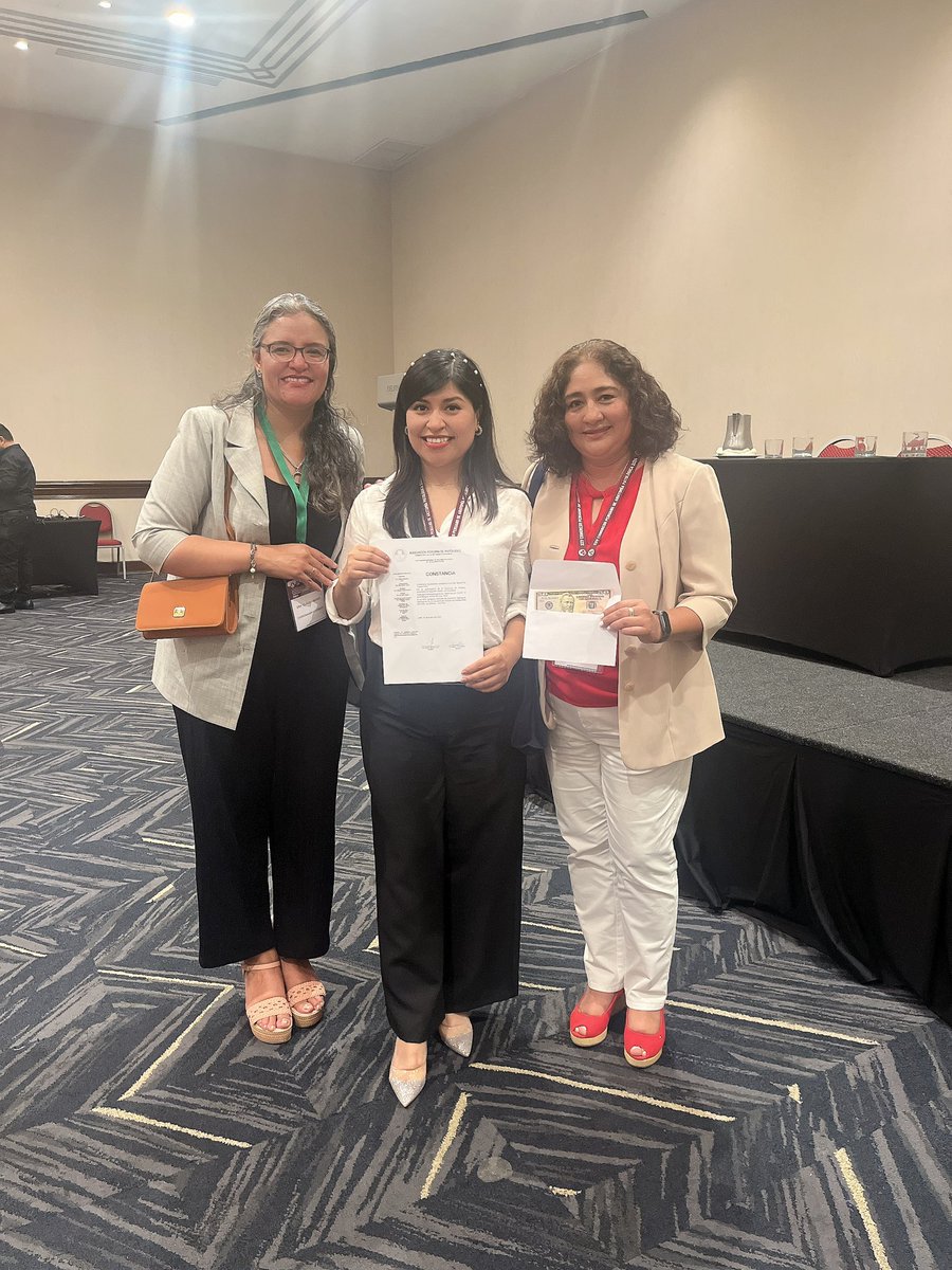Pia_tejada7's tweet photo. Ganadora del segundo lugar en el congreso de Patología, Perú 🇵🇪 -Enero -2024 💜🔬😊 #pathology https://t.co/EEGYhPryqa