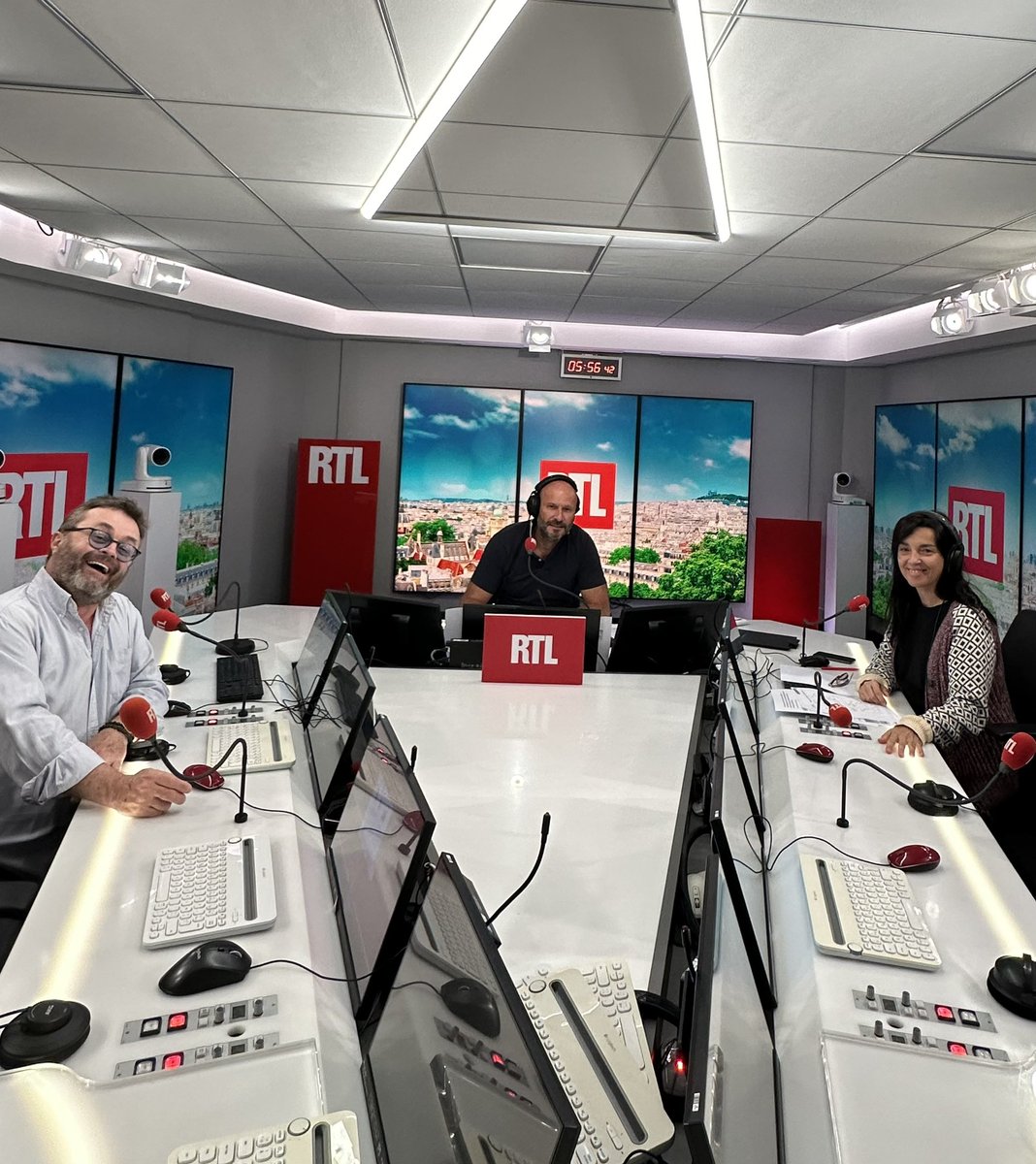 RTL Matin Weekend (@rtlmatinweekend) on Twitter photo Il est très tôt ! Mais c’est plutôt logique… pour RTL Matin Week-End !
<a href="/DecarneAnt/">Antoine Decarne</a> est dans les vignes à Beaune. Infos/Musique/Bonne humeur et globe-trotter, une recette bien à nous ! <a href="/StphCarpentier1/">Stéphane Carpentier</a> <a href="/JsPetitdemange/">Jean-Sebastien Petitdemange</a> et Valérie Quintin Il est très tôt ! Mais c’est plutôt logique… pour RTL Matin Week-End !
<a href="/DecarneAnt/">Antoine Decarne</a> est dans les vignes à Beaune. Infos/Musique/Bonne humeur et globe-trotter, une recette bien à nous ! <a href="/StphCarpentier1/">Stéphane Carpentier</a> <a href="/JsPetitdemange/">Jean-Sebastien Petitdemange</a> et Valérie Quintin