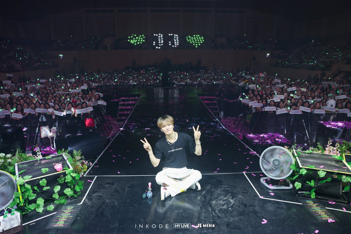 js_co_official's tweet photo. 🌸 The 20th Anniversary 2024 Kim Jae Joong Asia Tour Concert 'Flower Garden' in Vietnam has come to a beautiful close.
Thanks to our amazing V-Babies for creating unforgettable moments with Kim Jae Joong. Your love and support mean everything! 💚

#김재중 #재중 #Kimjaejoong
#iNKODE #HYLIVE #JSMEDIA 
#플라워가든 #FLOWER_GARDEN 
#KJJFLOWERGARDENINVN #LeMeridien #Ticketbox