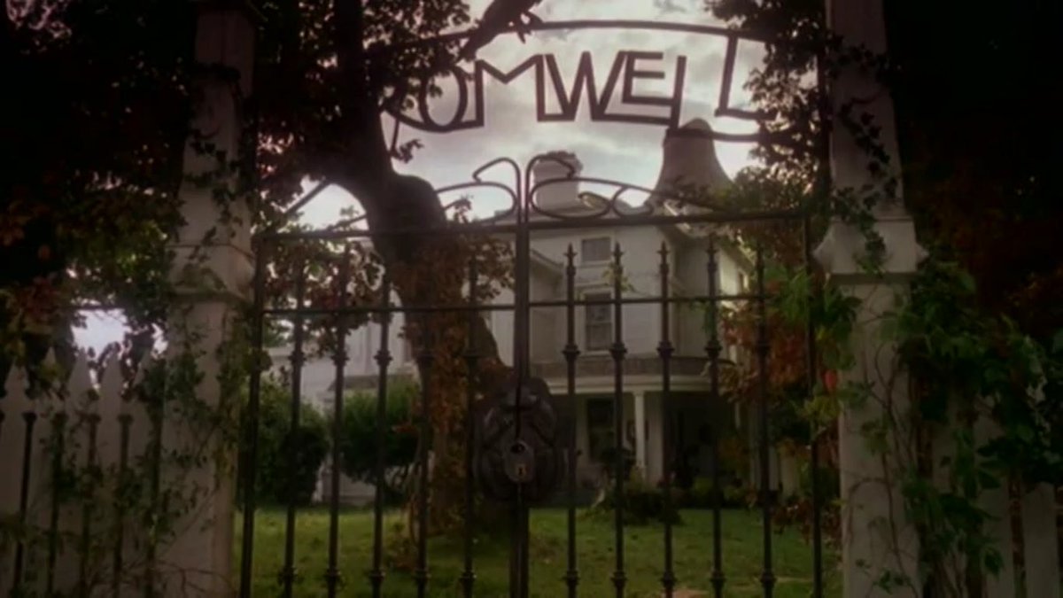 1990’s witches houses are my absolute favorite