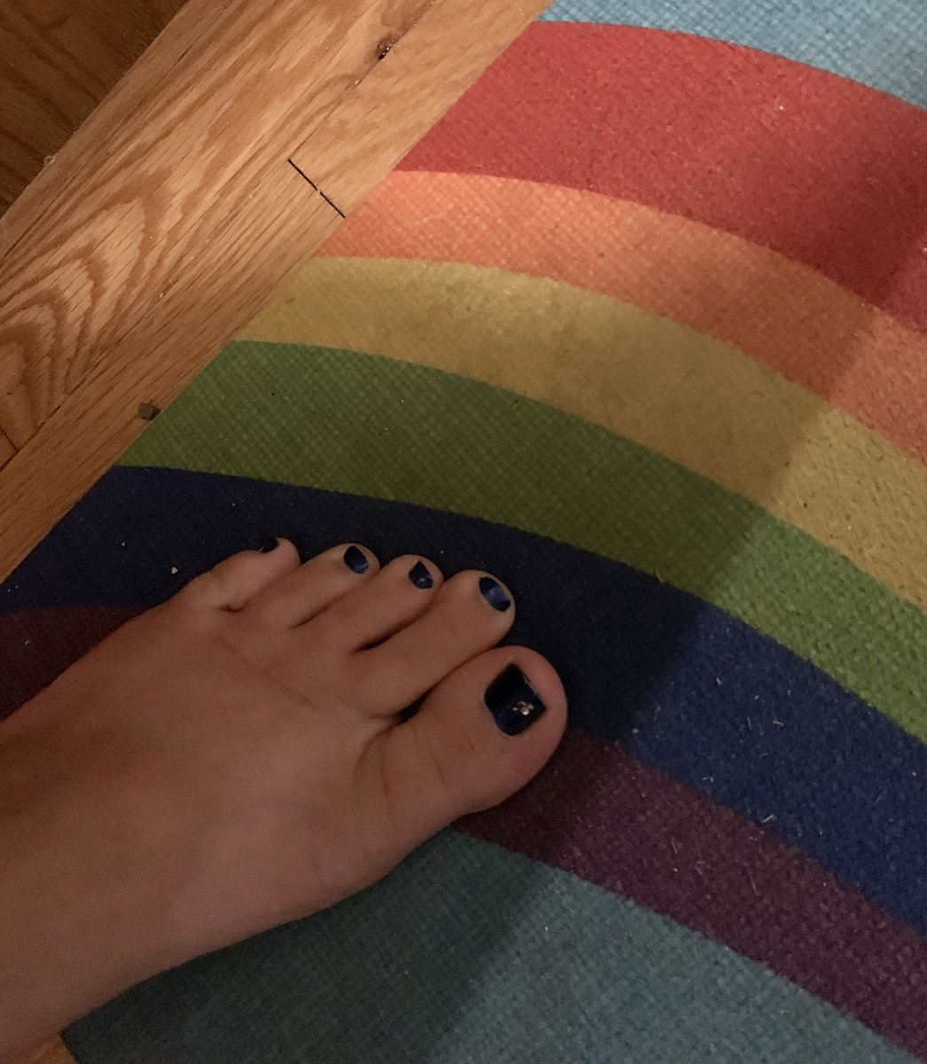 Peachy_Feet01's tweet photo. Today I choose sexy blue for you. #footfetish #blue #bluenails #sexyfeet #blueforyou #feetfetish #bluelove #blueballs https://t.co/4AJDGL9jBh