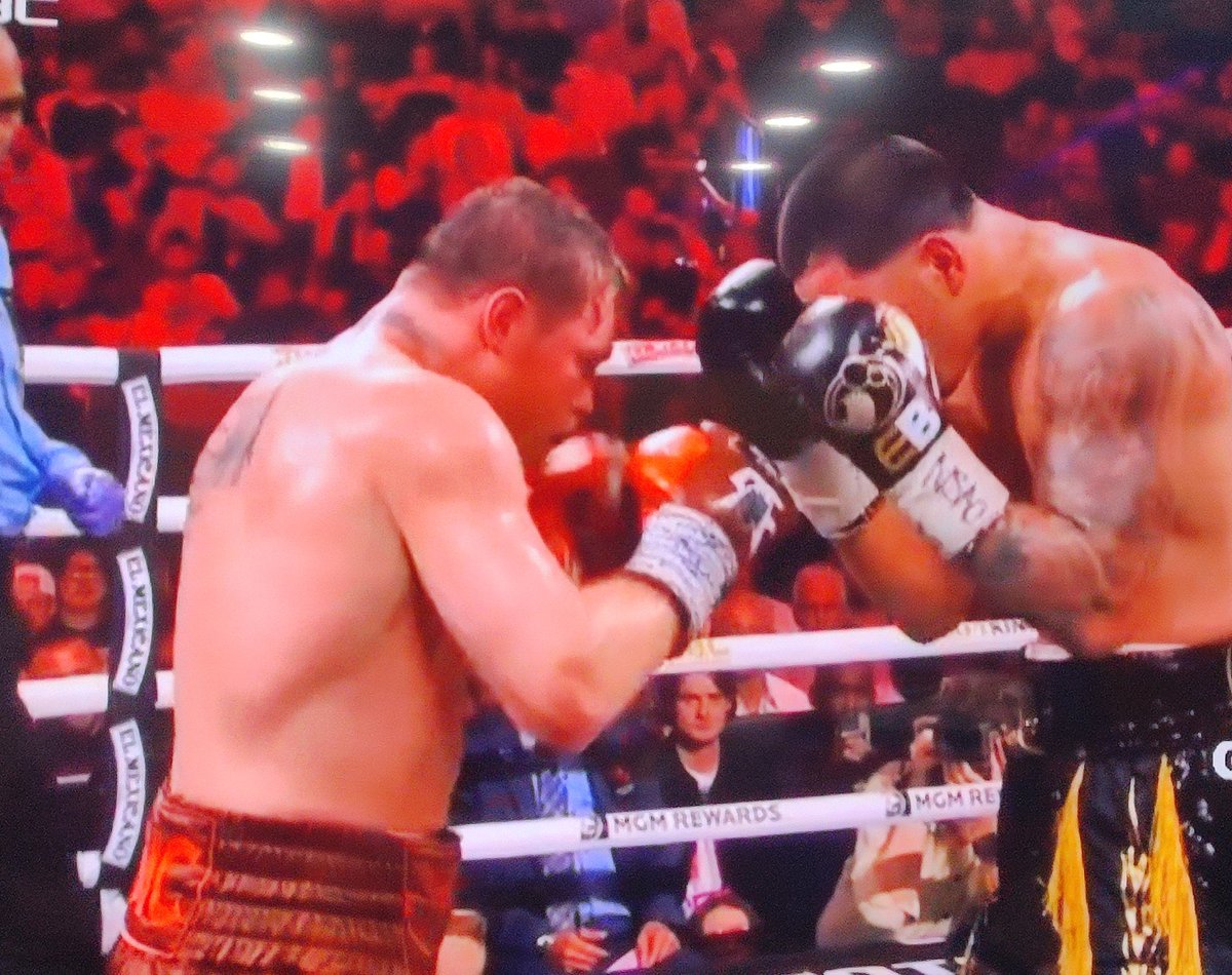 LaArenaTV's tweet photo. #CaneloEnAzteca

Que Buena 🥊Pelea🥊 estamos disfrutando en 
🔥 #CaneloBerlanga 🔥

#Box #BoxInternacional https://t.co/OHnSa25Vt5