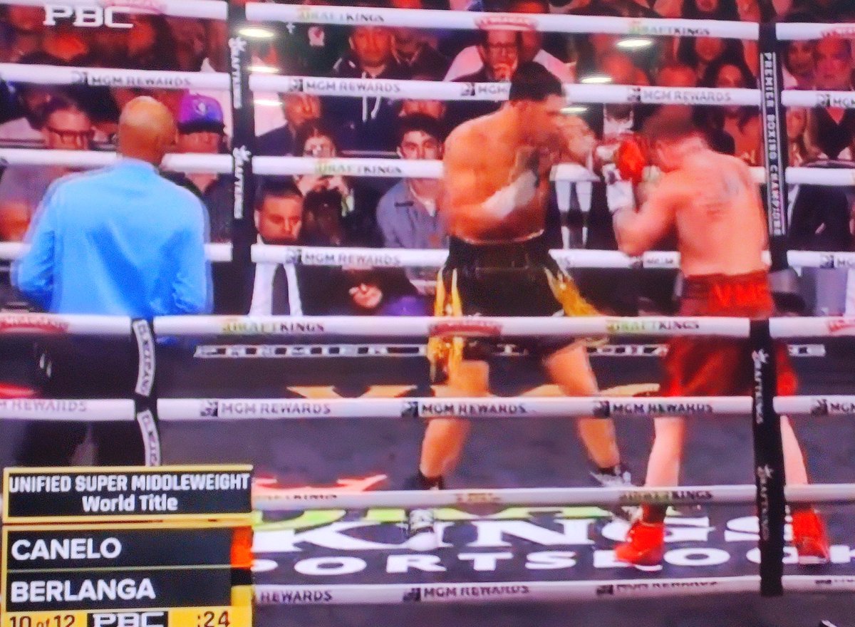 LaArenaTV's tweet photo. #CaneloEnAzteca

Que Buena 🥊Pelea🥊 estamos disfrutando en 
🔥 #CaneloBerlanga 🔥

#Box #BoxInternacional https://t.co/OHnSa25Vt5