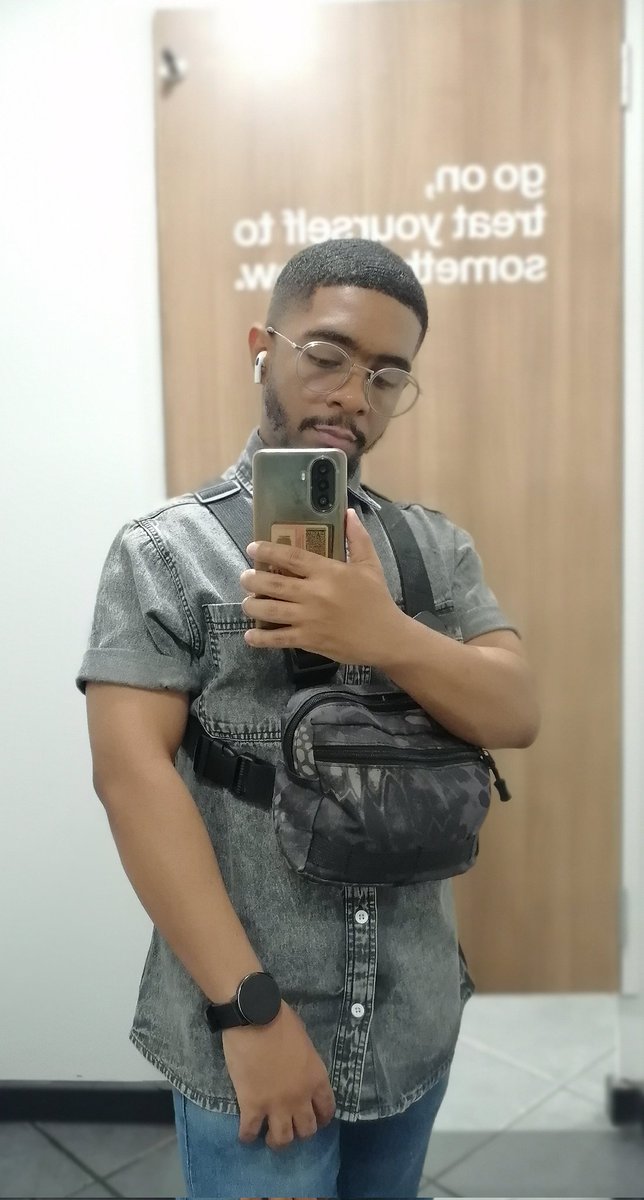 Simza_Boi's tweet photo. When Doing Your Shopping It's Important To Take Advantage Of Those Mirror Selfies 📱 In  The Changing 👕👖Rooms  😁
Have An Amazing Weekend Ya'll ❤️🏳️‍🌈
14.09.2024 https://t.co/YGp7VBdCWF