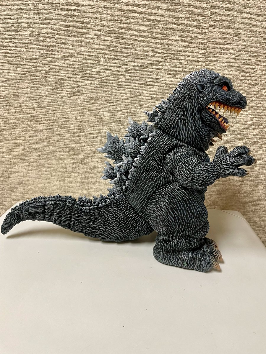 MONDOのJames Gromanさんがデザインしたゴジラ James Gromanさんの