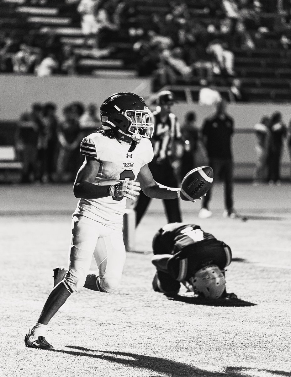 jussgriffin's tweet photo. Week 3 … dub, on to the next #passaicpride https://t.co/ft8RKcLc6P