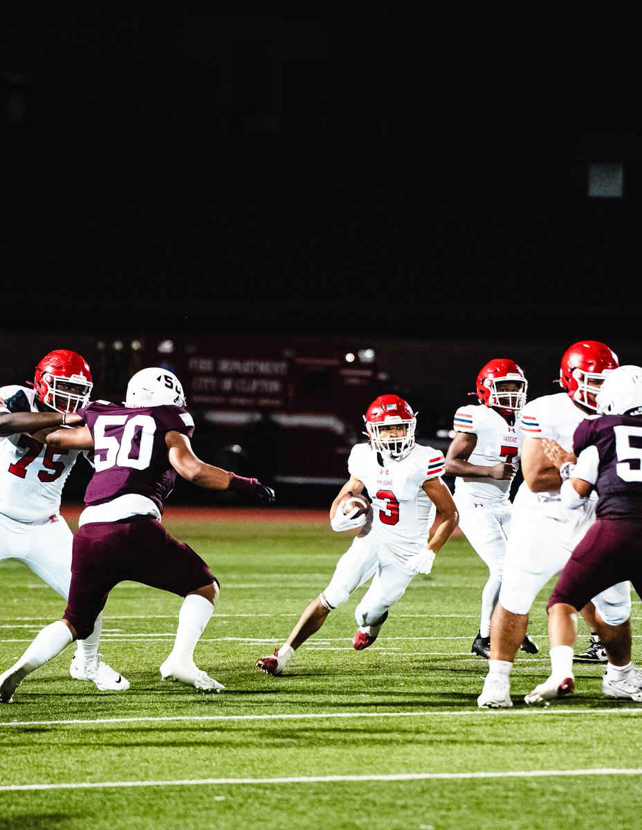 jussgriffin's tweet photo. Week 3 … dub, on to the next #passaicpride https://t.co/ft8RKcLc6P