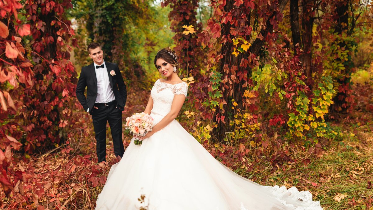 🍂 Searching for the perfect fall wedding color scheme? Discover trendy and stylish color combinations taken from real weddings: tulleandchantilly.com/blog/top-gorge…