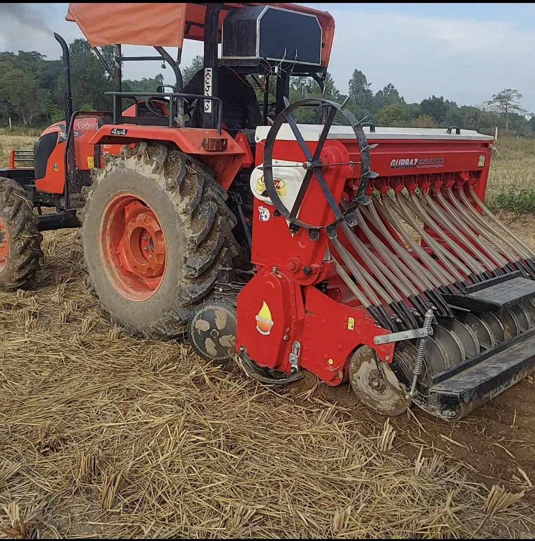 Aviator_hardeep's tweet image. Every year there&apos;s a new seeder for #PaddyStraw management. And before the #seeders rained all over, the R- #MB ploughs kept Farmers on tenterhooks. 
And i repeat- All this so called #subsidy on such equipment is just worth the name.
Big chunk of money slips out of a hapless…