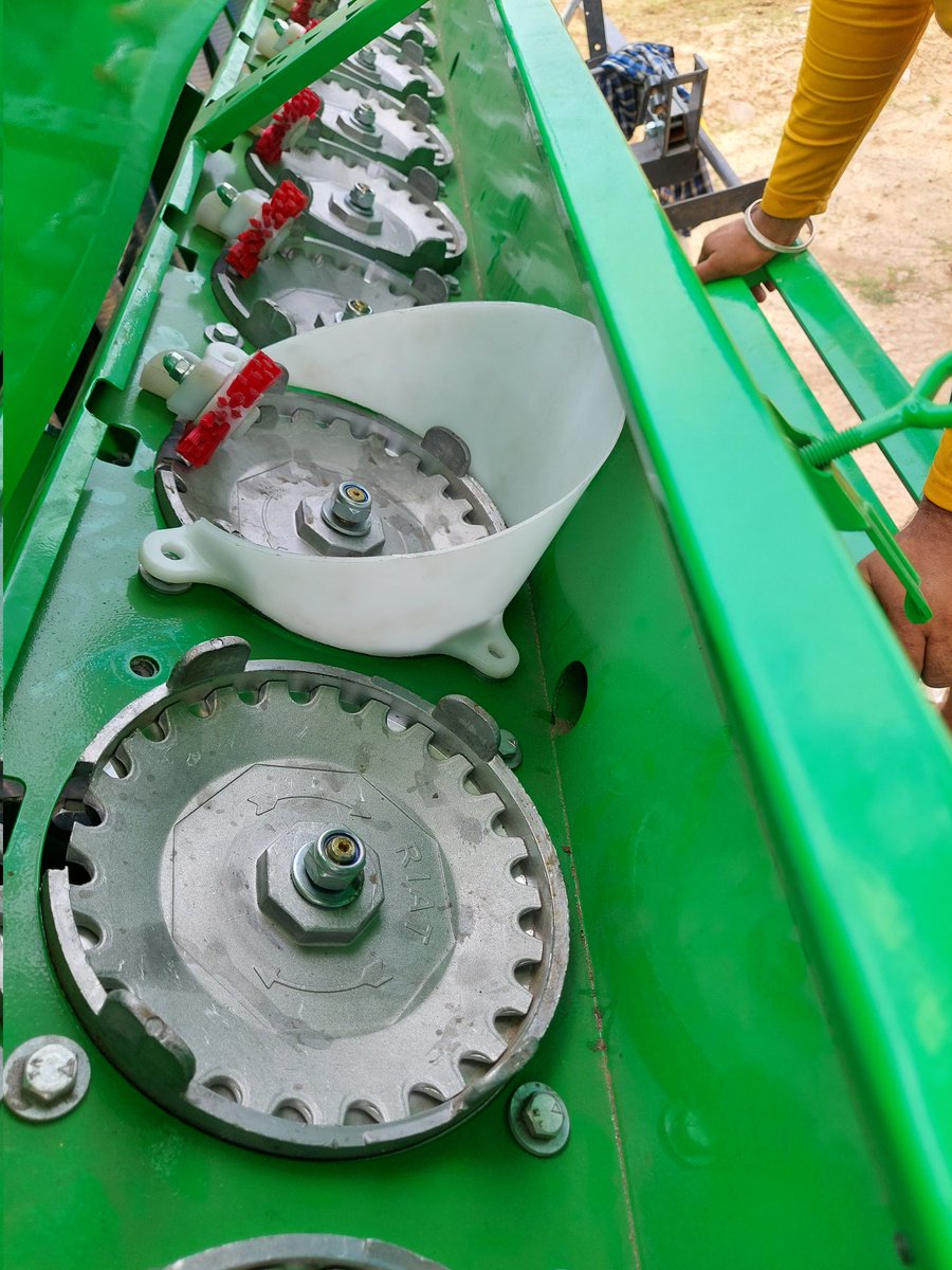 Aviator_hardeep's tweet image. Every year there&apos;s a new seeder for #PaddyStraw management. And before the #seeders rained all over, the R- #MB ploughs kept Farmers on tenterhooks. 
And i repeat- All this so called #subsidy on such equipment is just worth the name.
Big chunk of money slips out of a hapless…