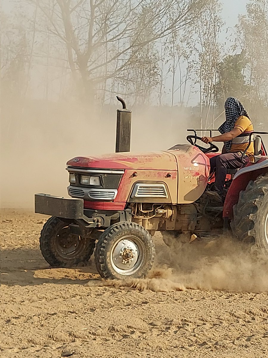 Aviator_hardeep's tweet image. Every year there&apos;s a new seeder for #PaddyStraw management. And before the #seeders rained all over, the R- #MB ploughs kept Farmers on tenterhooks. 
And i repeat- All this so called #subsidy on such equipment is just worth the name.
Big chunk of money slips out of a hapless…