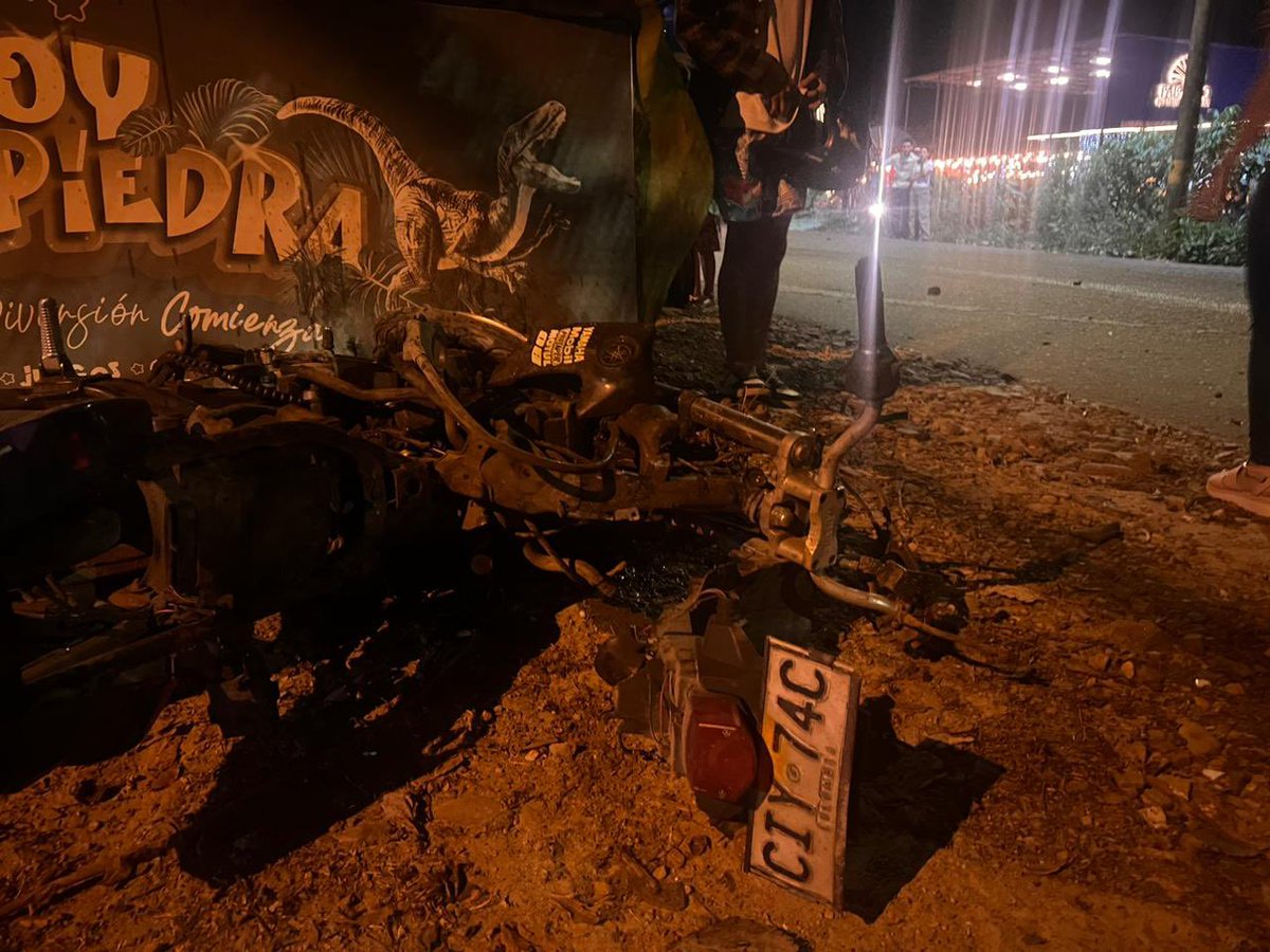 SuVersionY's tweet image. #Atención | Grave accidente en el km 1 vía Sirivana, #Yopal. Un motociclista falleció tras ser impactado por un vehículo conducido por una persona al parecer, en estado de embriaguez. 
#NoticiaEnDesarrollo