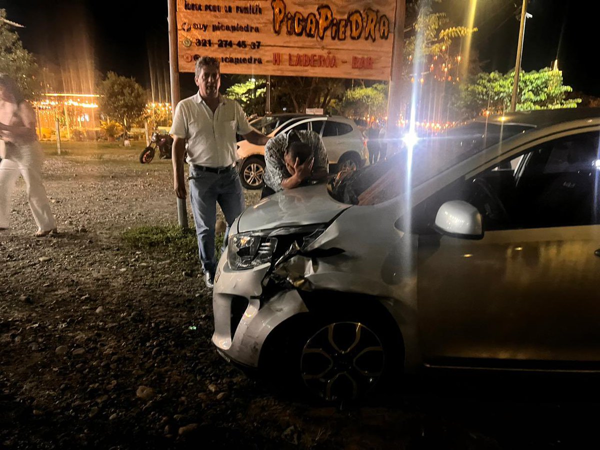 SuVersionY's tweet image. #Atención | Grave accidente en el km 1 vía Sirivana, #Yopal. Un motociclista falleció tras ser impactado por un vehículo conducido por una persona al parecer, en estado de embriaguez. 
#NoticiaEnDesarrollo