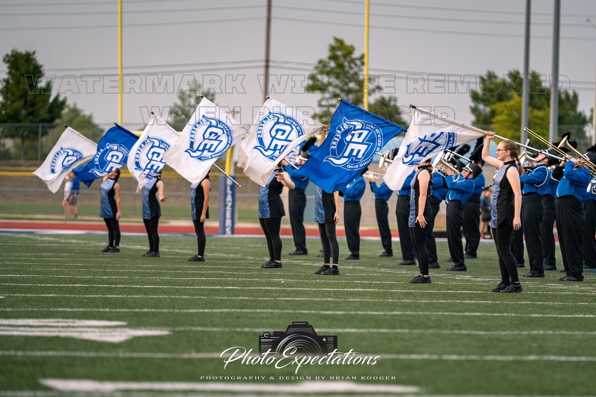 PhotoExpectatio's tweet image. The GEHS band getting the crowd ready before Friday Night Lights!