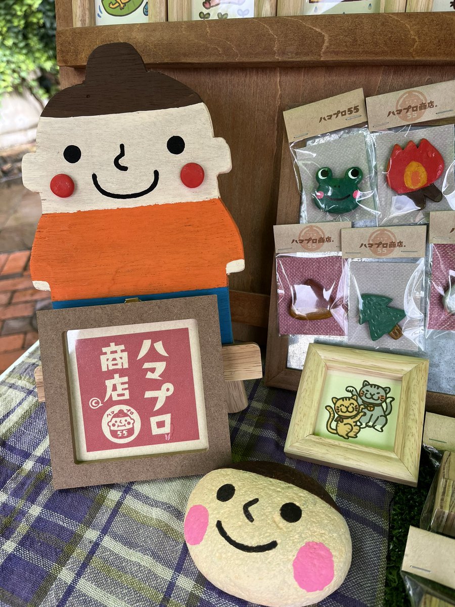 hamapro555's tweet photo. 雨が降ったりやんだりですが
ピクニックフェス開催中✨

濡れちゃうので紙もの系
雑貨は出しておりませんが
マグネットや画鋲もありまーす😊

#ピクフェス #picfes
#ピクニックフェス
#白い恋人パーク https://t.co/kRawK8axFd