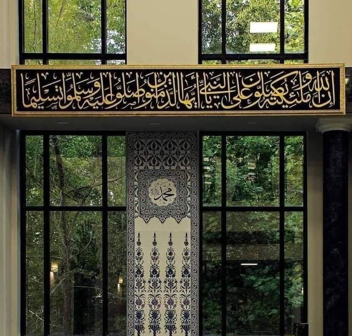 ليس نحن من يحيي ذكراك 
بل ذكراك هي التي تحيينا
               ﷺ

#المولد_النبوي_الشريف
#صباح_الخير