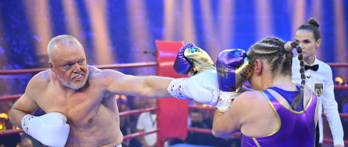 DWDL's tweet photo. Nach neun Jahren TV-Pause zeigte sich Stefan #raab  am Samstagabend um kurz nach 22 Uhr wieder im Fernsehen. Doch war das auch der Moment, der @RTL_com  die höchsten Reichweiten während der "Final Fight"-Übertragung bescherte? https://t.co/Ea7l6SHHId https://t.co/d49y6836py
