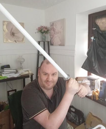 MrSamuelAllen's tweet photo. Well as you know I wish happy birthdays to all those involved in #StarWars. It's my turn for me as I'm 38 today &amp; treated myself to a Xeno version Luke Skywalker lightsaber. #TrustInTheForceAlwaysAndForever https://t.co/fTQO4RSUVn