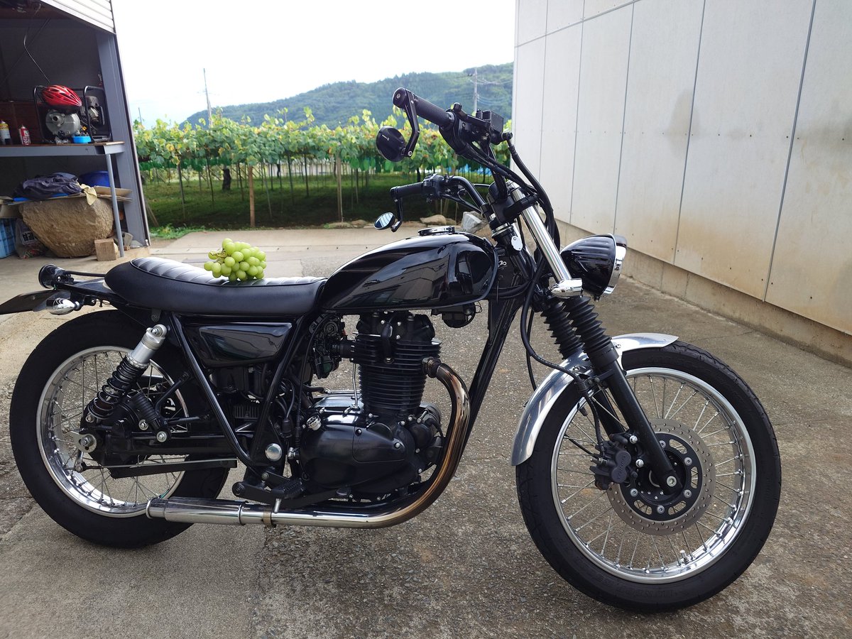 354TR250TR's tweet photo. 無事帰宅しました!!
遠方より参加の皆様、帰り道お気を付けて🍇
#エストTRビーナスMT2024 
＃シャインマスカット持ってった奴です。
＃マスカットはカワサキカラー
＃葡萄農家繁忙期 https://t.co/O0EJEILo1j