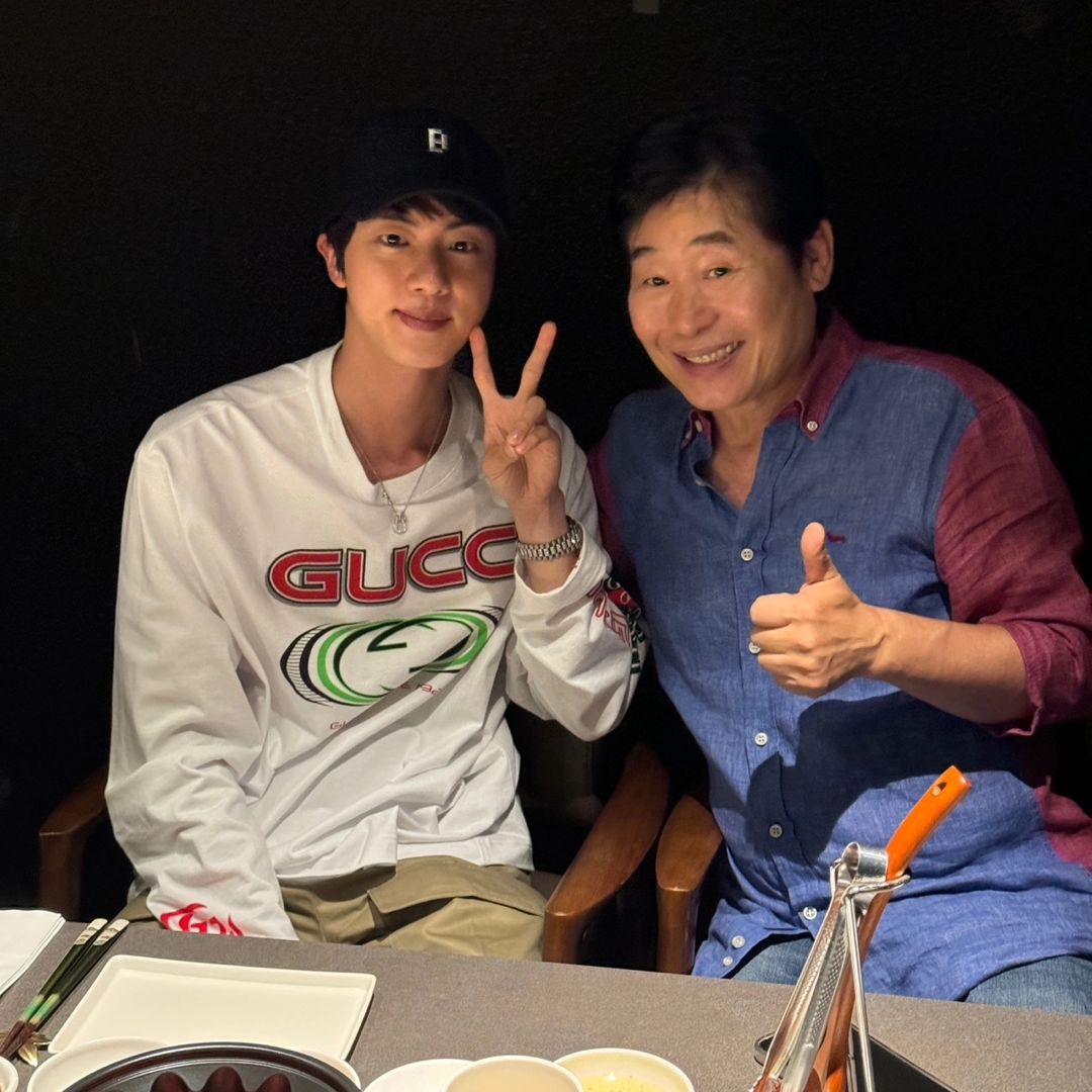 marcelacarba23's tweet photo. La cuenta Oficial de Lee Yeonbok, publicó un nuevo Post junto a Seokjin  😍

✍: "Antes de Chuseok, prometí ir a comer algo delicioso con Seokjin, así que llegamos a Oseiromushi en Yeouido". https://t.co/ZOaUYkJxR7