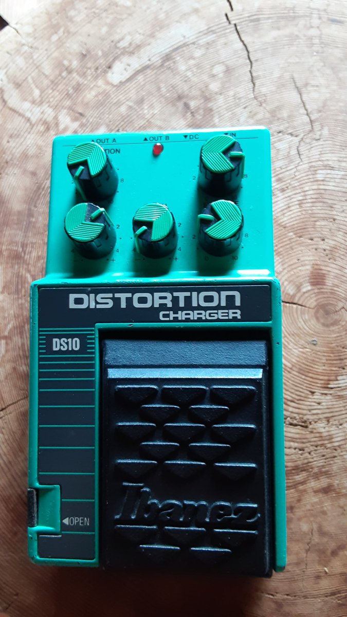 Ibanezのディストーションペダル DS10をメルカリの中古で買いました