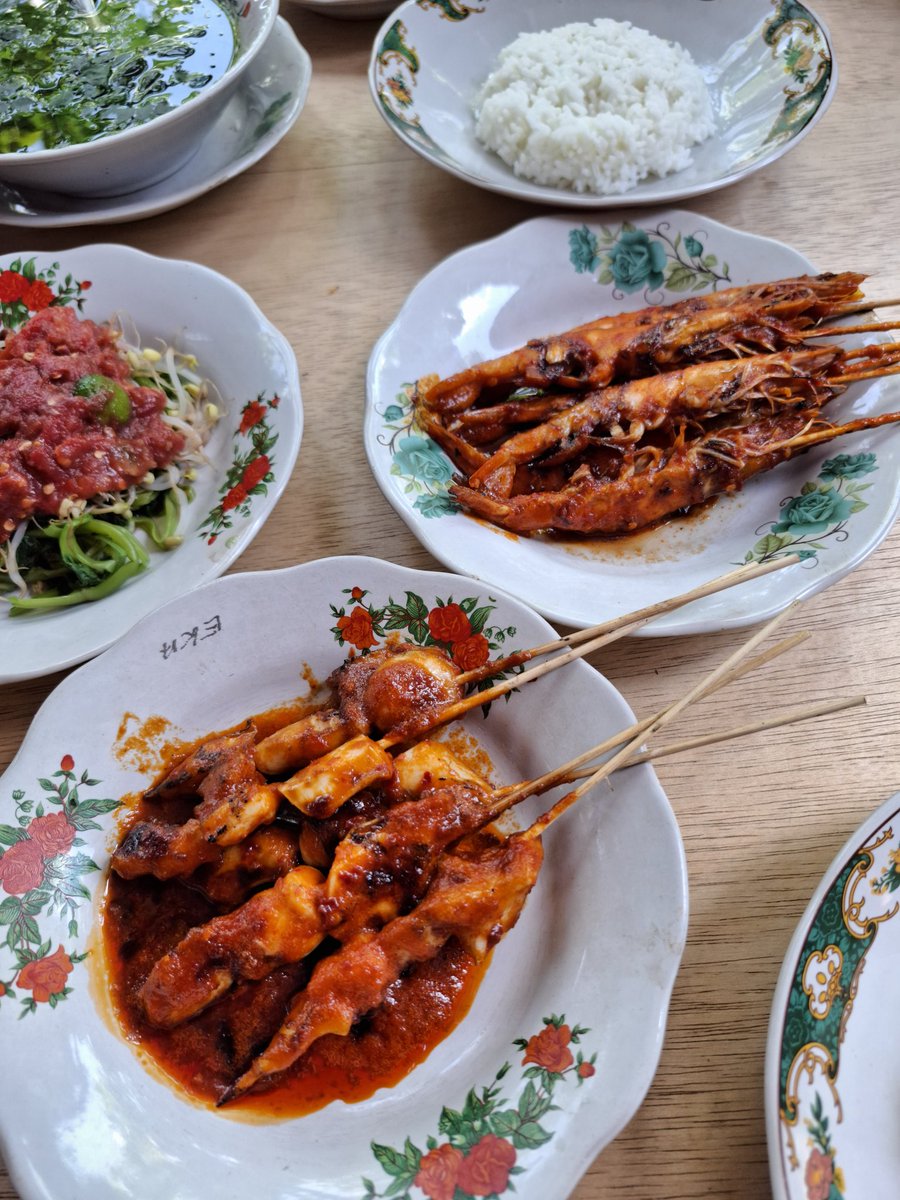 vechan__'s tweet photo. Seafood for lunch 🦐🐙🐟 https://t.co/UkICL440hG