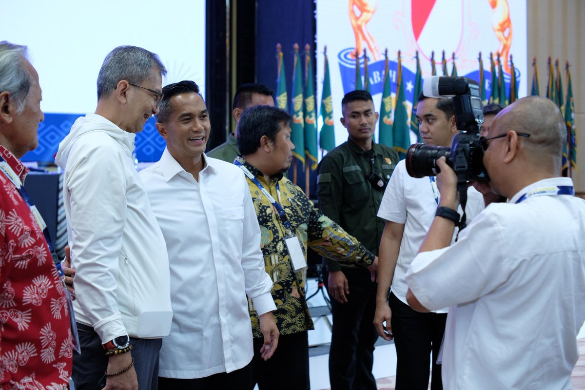Michell38219448's tweet photo. Selamat untuk pak Anindya Bakrie atas jabatannya sebagai ketua KADIN Indonesia, semoga kinerjanya terus jadi yang terbaik
#KetuaKadinBaru https://t.co/t9LeWw8DKG