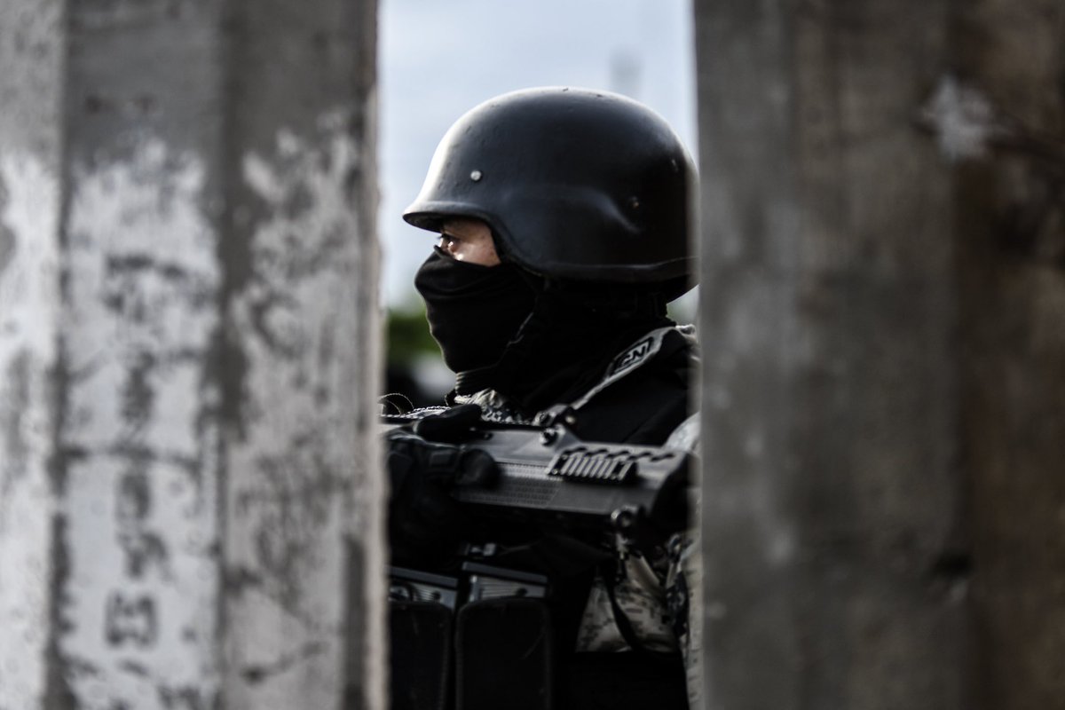 stereostarm's tweet photo. 6to Día de violencia en Culiacán, Sinaloa.

Un nuevo enfrentamiento entre Fuerzas Federales y civiles armados se registró en la comunidad de #Bellavista, ubicada en la Sindicatura de #Culiacancito.

#Culiacán #Sinaloa #violencia #Narcoviolencia https://t.co/JpcVFqcV5k