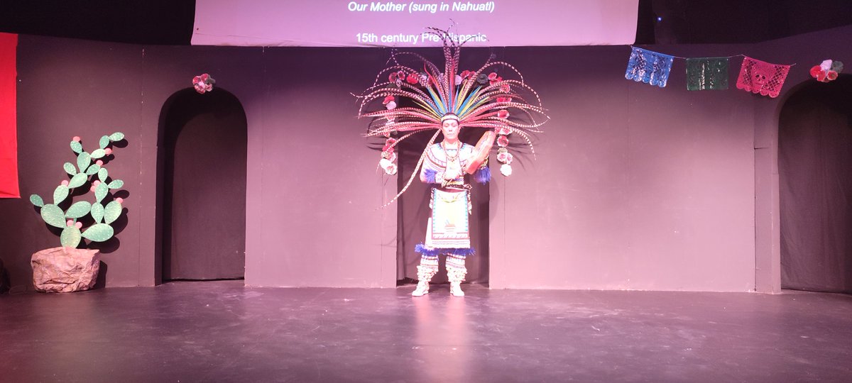 g2762rt's tweet photo. Un gusto saludar a la licenciada @patriciapinzon, consul de México en Albuquerque en el gran evento #VivaMéxico en @teatroparaguas https://t.co/N7AxnEmmCy