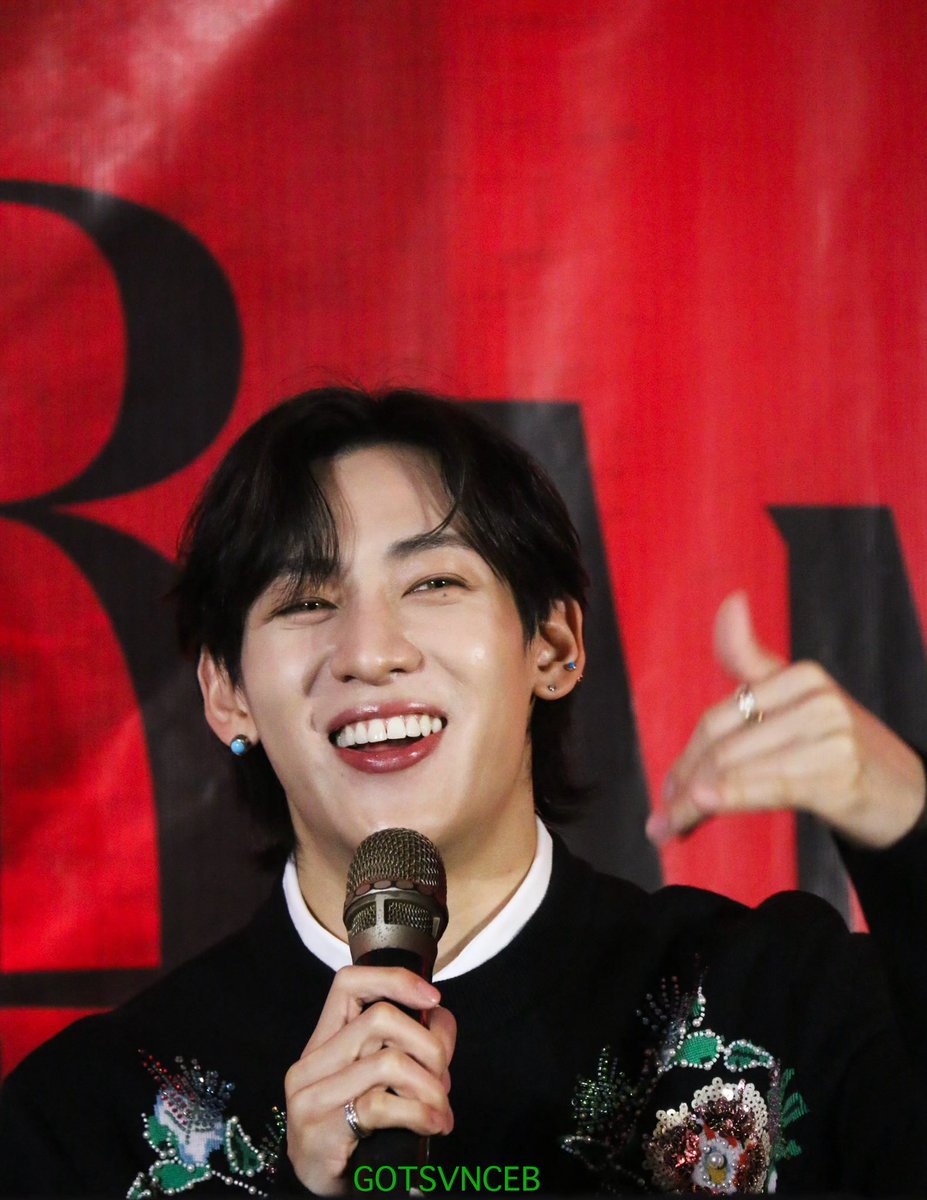 gotsvnceb's tweet photo. Too hot “cute” to handle ayyyy 🤙🏻🫠 We are so happy to see you smile like that @BamBam1A 🥹💚 Cebu Ahgases can’t wait so see you again! 💚🎉

#BAMESISFANSIGNCEBU 
#BAMESISFANSIGNINPH
#BamBam 
@BamBam1A https://t.co/GZ6XcBk14W