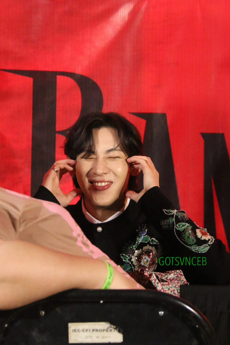 gotsvnceb's tweet photo. Too hot “cute” to handle ayyyy 🤙🏻🫠 We are so happy to see you smile like that @BamBam1A 🥹💚 Cebu Ahgases can’t wait so see you again! 💚🎉

#BAMESISFANSIGNCEBU 
#BAMESISFANSIGNINPH
#BamBam 
@BamBam1A https://t.co/GZ6XcBk14W