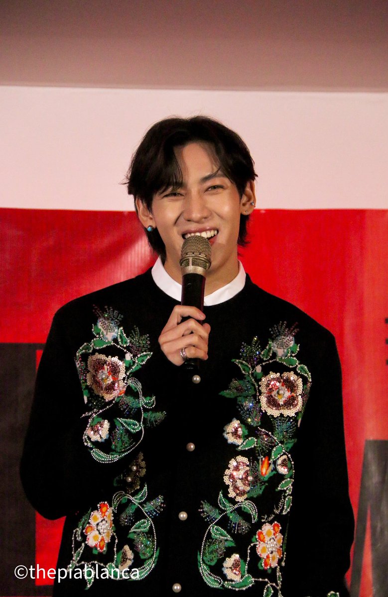 gotsvnceb's tweet photo. Too hot “cute” to handle ayyyy 🤙🏻🫠 We are so happy to see you smile like that @BamBam1A 🥹💚 Cebu Ahgases can’t wait so see you again! 💚🎉

#BAMESISFANSIGNCEBU 
#BAMESISFANSIGNINPH
#BamBam 
@BamBam1A https://t.co/GZ6XcBk14W