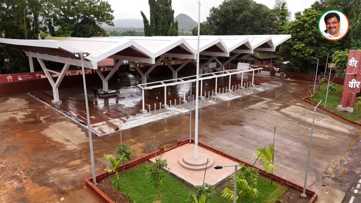 Sahilinfra2's tweet photo. Before &amp; After look of station redevelopment on Konkan railway .
5 completed out of 12 stations https://t.co/t0k8JCRjOj started last year and opened before ganpati.The main good thing are all approach road from main road are concretised
🎥Ravindra chavan
Veer station,lies on NH66 https://t.co/tduWGmcK2O