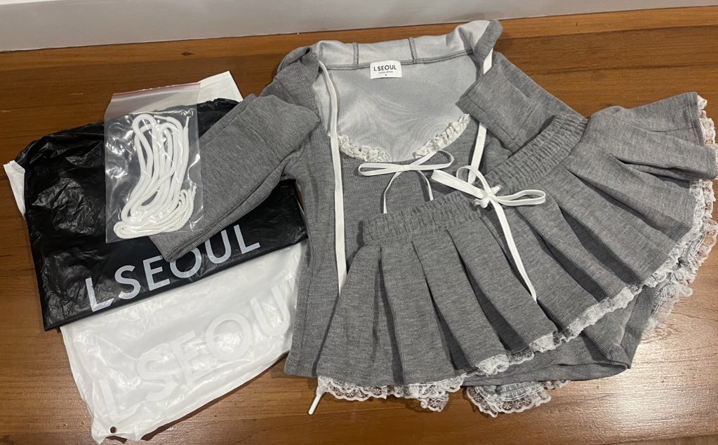 forsalethings's tweet photo. ส่งต่อ ชุด #Lseoul Calos Sets size s 
เสื้อ used once , กระโปรง new
อุปกรณ์ครบ ใหม่มาก
1000 รวมส่ง พร้อมส่ง

#shebyshj #ส่งต่อshebyshj #ส่งต่อเสื้อผ้า #ส่งต่อเสื้อผ้ามือสอง #ส่งต่อชุดเวียดนาม #ส่งต่อเสื้อผ้า #โล๊ะตู้เสื้อผ้า #ชุดเวียดนาม #ส่งต่อvghbkk #Lseoulthailand #พรีเวียดนาม https://t.co/WNIqXk7cmm
