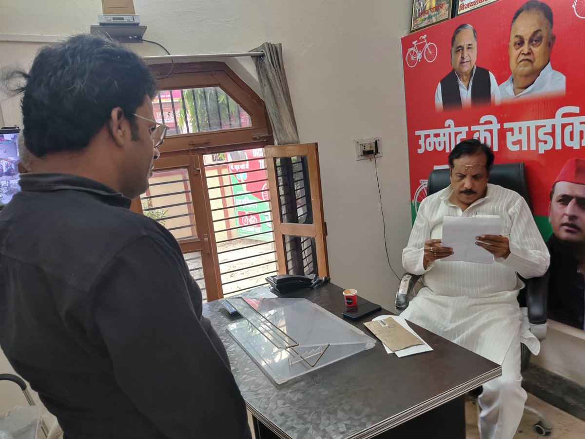 मऊ कैंप कार्यालय में अपने मालिकों की समस्याओं का समाधान और सेवा कार्य में । 
<a href="/yadavakhilesh/">Akhilesh Yadav</a> <a href="/samajwadiparty/">Samajwadi Party</a>