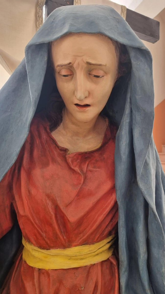 andreamaniglia's tweet photo. Dietro i volti tumefatti e insanguinati degli affaticati e dei dilaniati dall'angoscia d'ogni giorno si nascondono guance materne rigate da lacrime di speranza.
Ogni Golgota, qualsiasi esso sia, nasconde il volto di una madre.
#Addolorata https://t.co/sb0dmbBuKK
