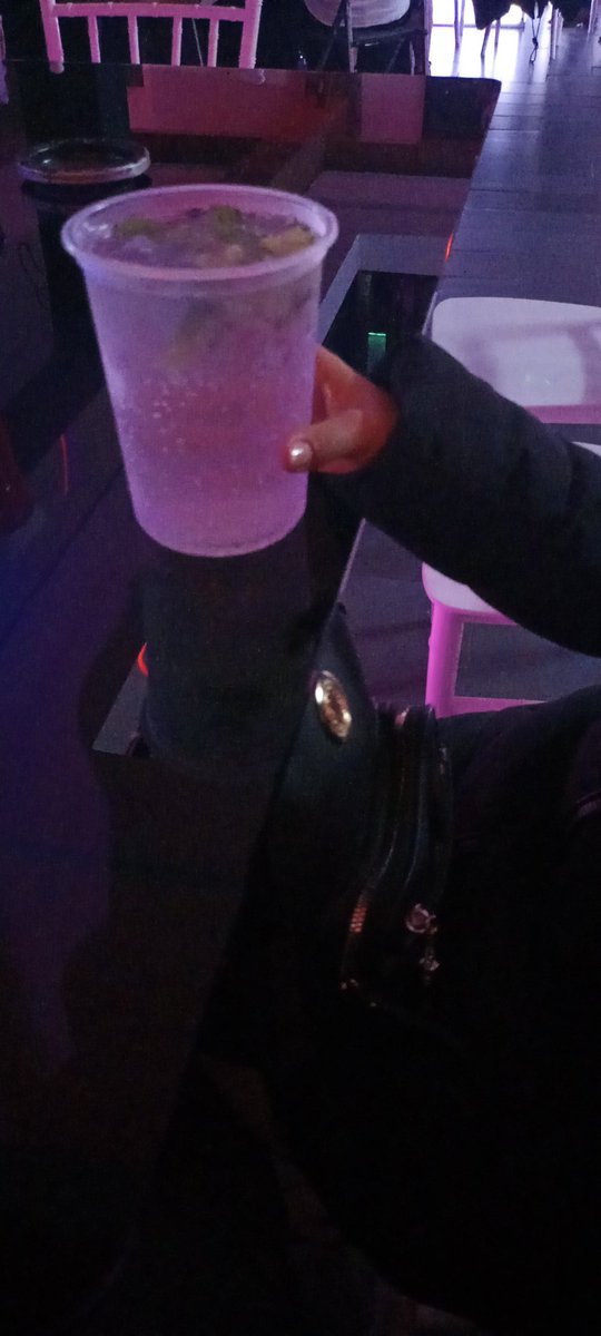 Ya en el evento de la noche con @Takiswinger para bailar y gozar 🥳🥵🥵