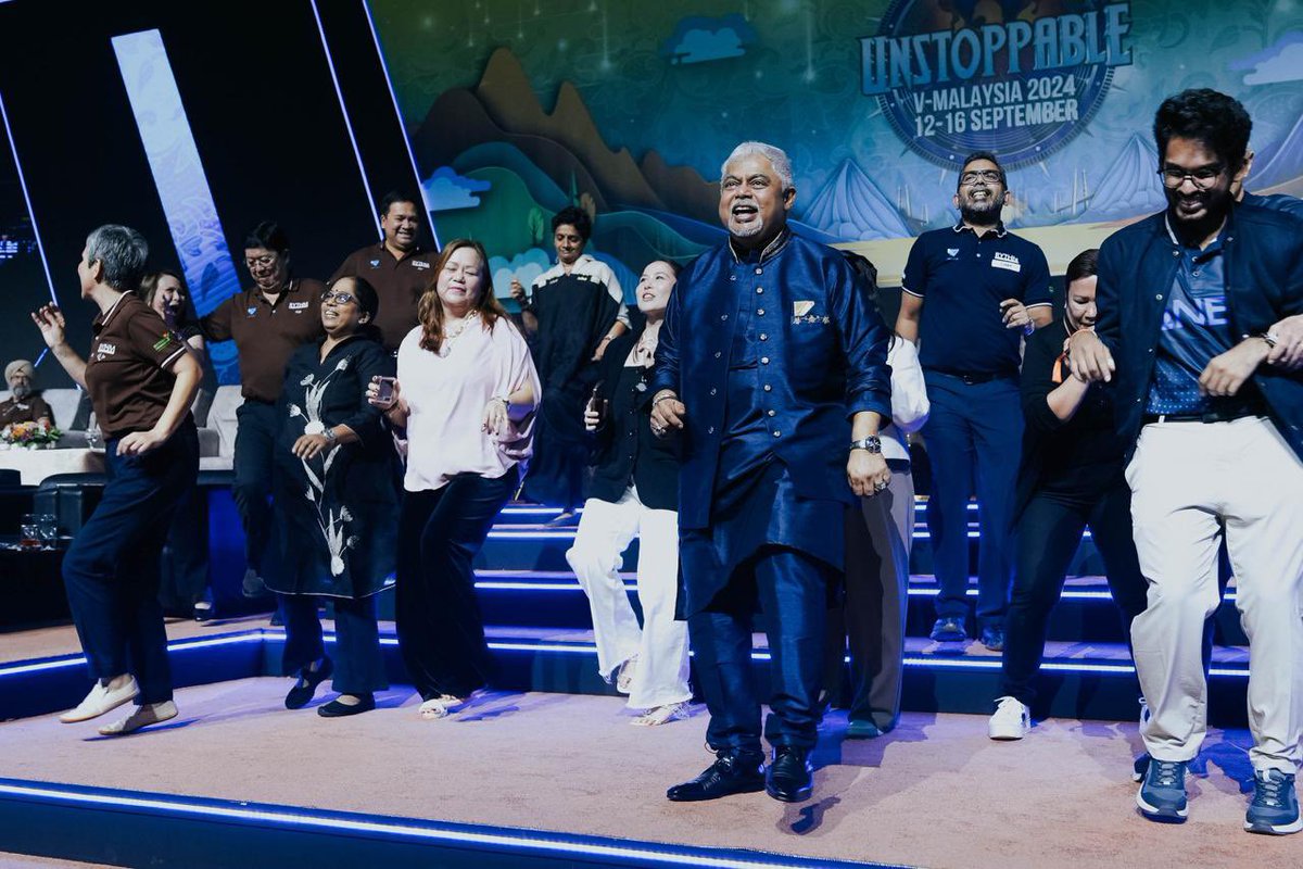 VjayEswaran's tweet photo. Day 3:
Creating magic with each of you is what #VMalaysia is all about.
#VMalaysia2024 #Unstoppable #VMagic https://t.co/6DiQinkZW0