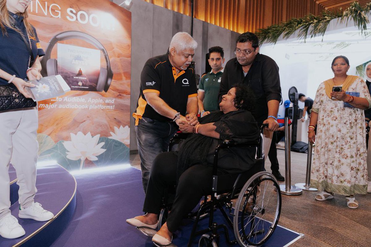 VjayEswaran's tweet photo. Day 3:
Creating magic with each of you is what #VMalaysia is all about.
#VMalaysia2024 #Unstoppable #VMagic https://t.co/6DiQinkZW0