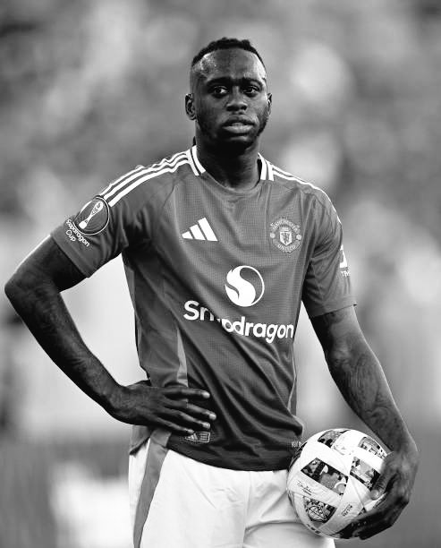 hugoknowsbaII's tweet photo. Never thought I'd one day say it but replacing Wan Bissaka with Mazraoui was the upgrade of the decade 

It's time to join the trail. https://t.co/uWGxHryaze