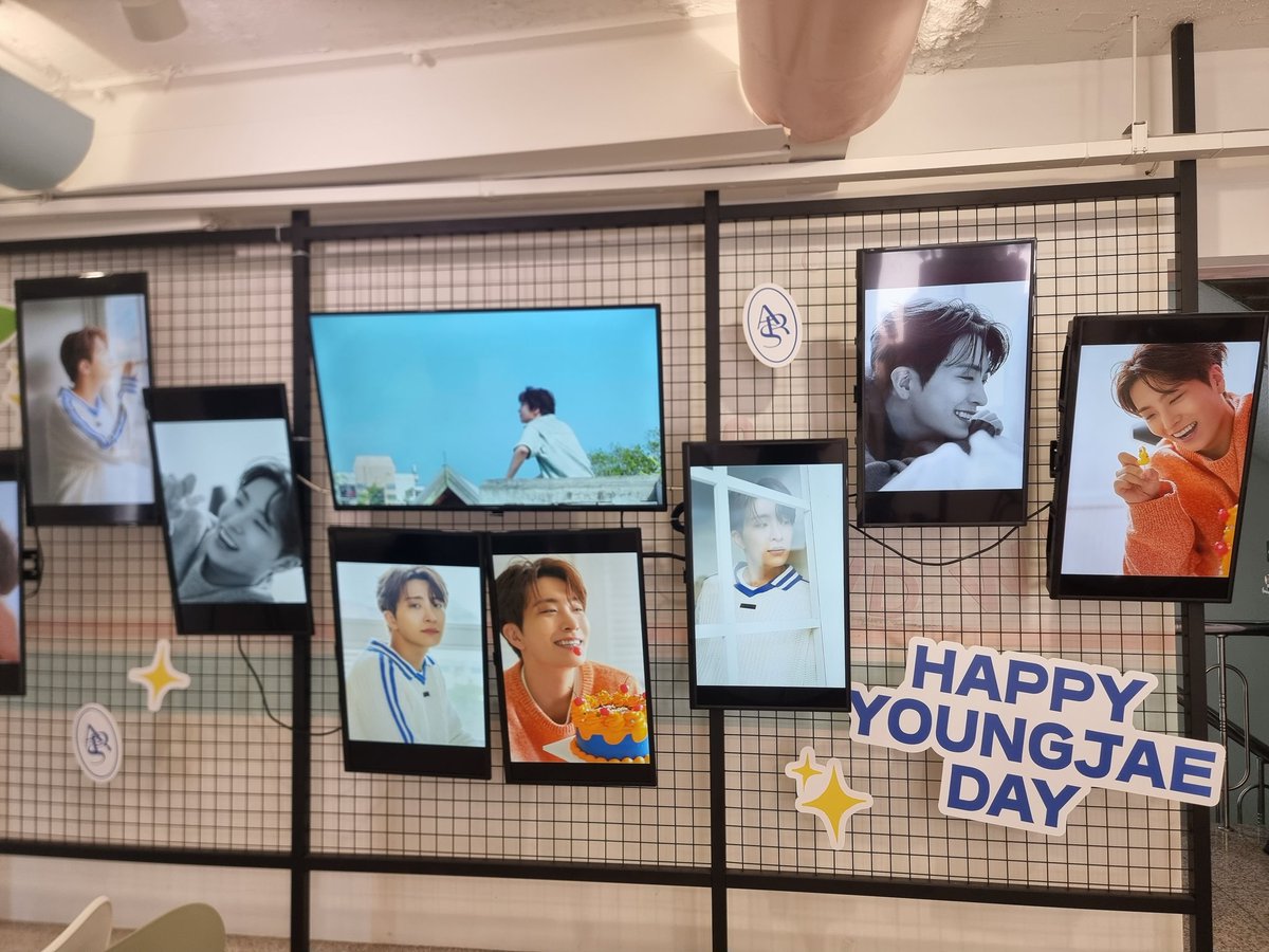 มางานวันเกิดคุณเขา

#YOUNGJAE #영재 #HAPPY_YOUNGJAE_DAY #영재_생일카페 #사운드웨이브