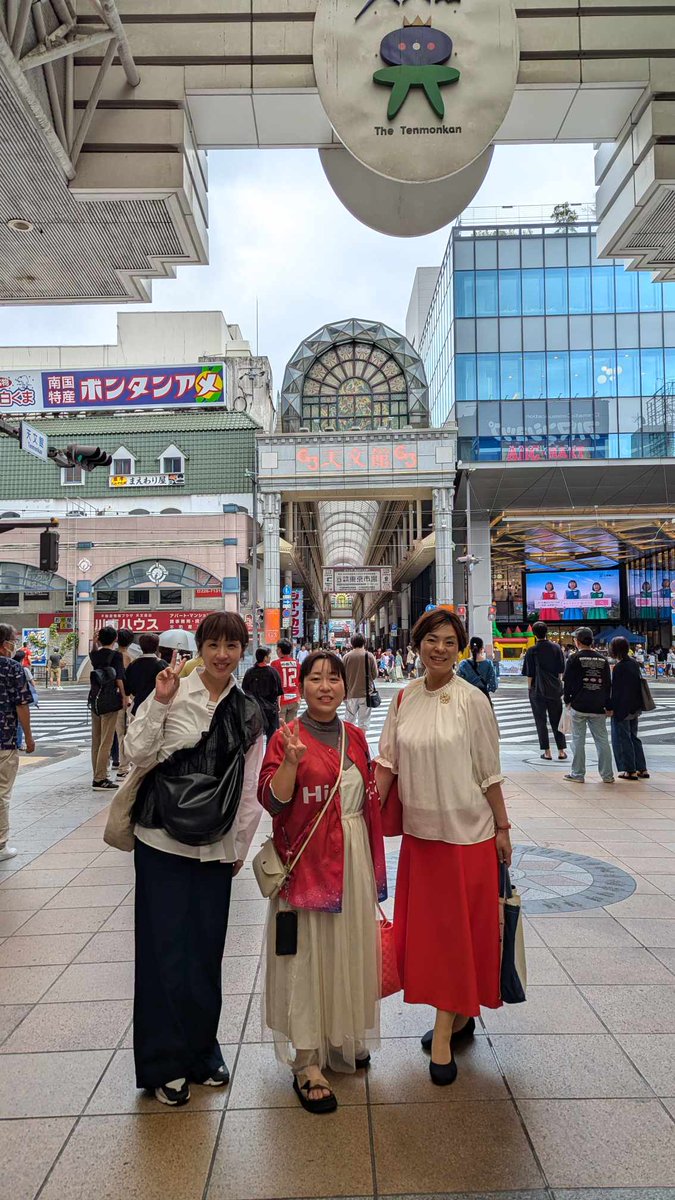 naokokazato's tweet photo. アミュで黒豚食べて市電に乗って、天文館来ました💞そして並んでます😋
鹿児島の街にロアッソサポいっぱい!!!

#ロアッソ熊本サポーター遠征 https://t.co/uv1juBtyrx